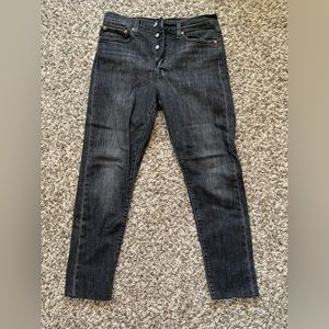 Women’s black Levi wedgie jean size 30